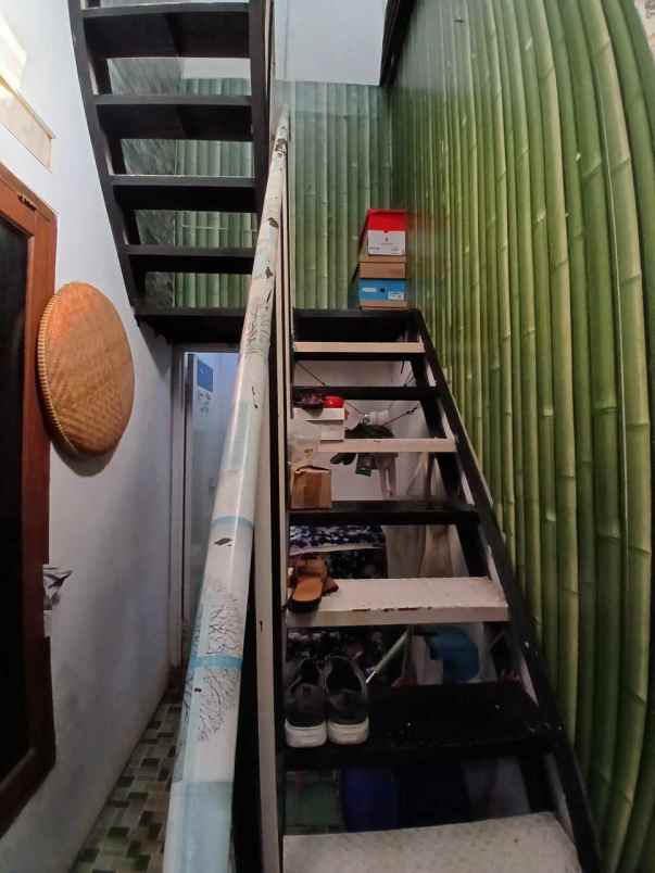 rumah second terawat di kav ui barat tanah baru depok