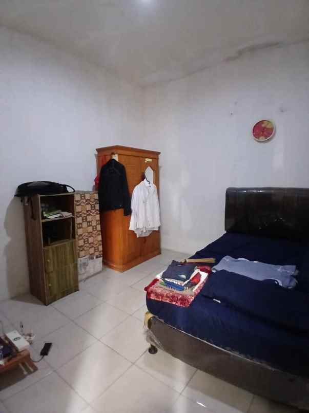 rumah second terawat di kav ui barat tanah baru depok