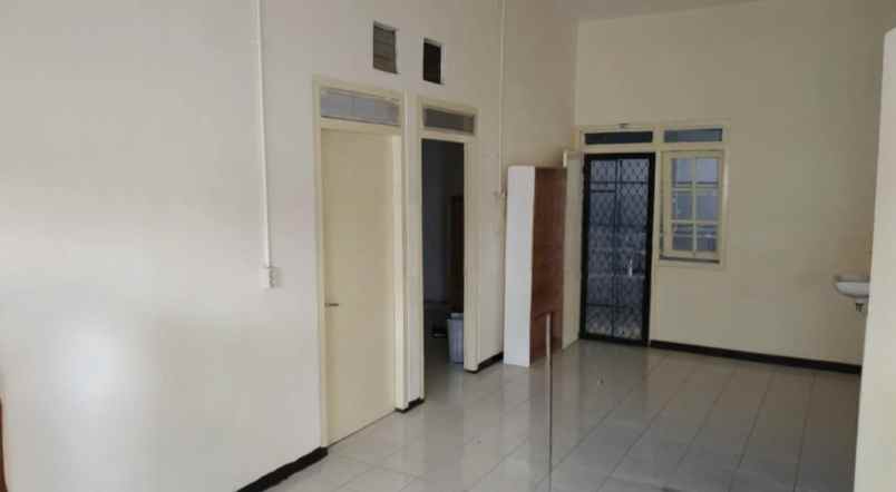 rumah siap huni baru direnov di surabaya barat