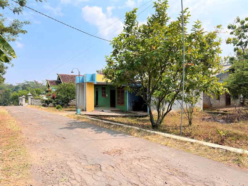 rumah siap huni bonus kebun buah karanganyar