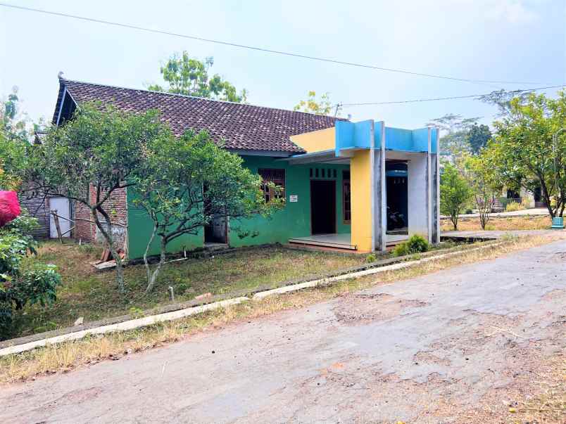 rumah siap huni bonus kebun buah karanganyar