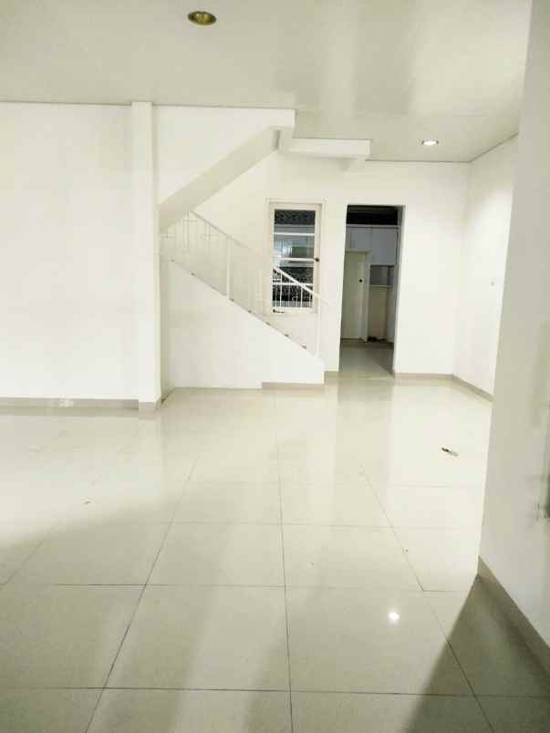 rumah siap huni di legenda wisata cibubur