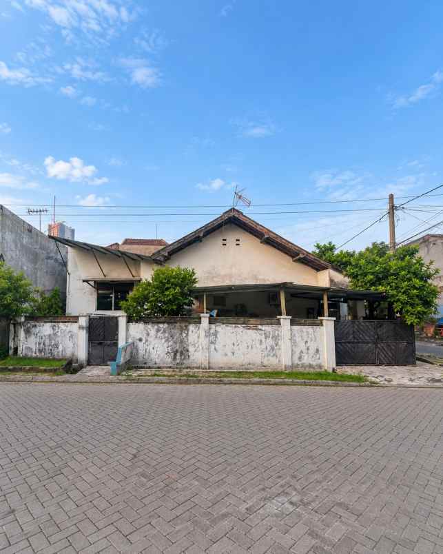 rumah sutorejo selatan hitung tanah row 2 mobil