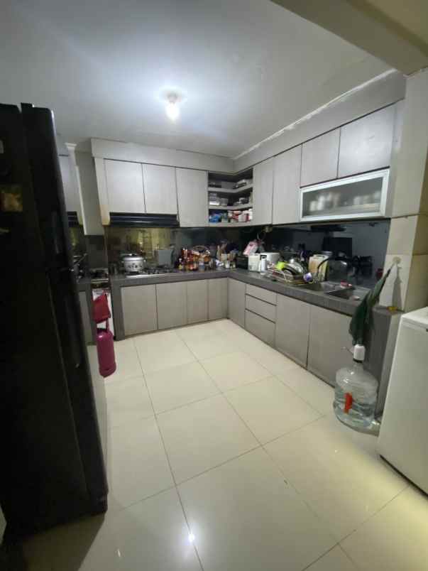 rumah sutorejo utara strategis