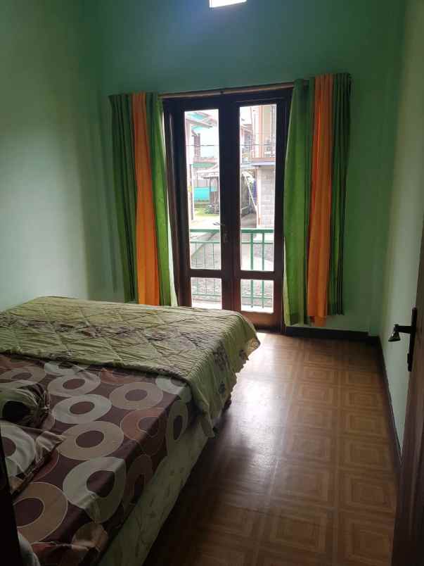 rumah villa istana bunga cisarua dekat wisata lembang