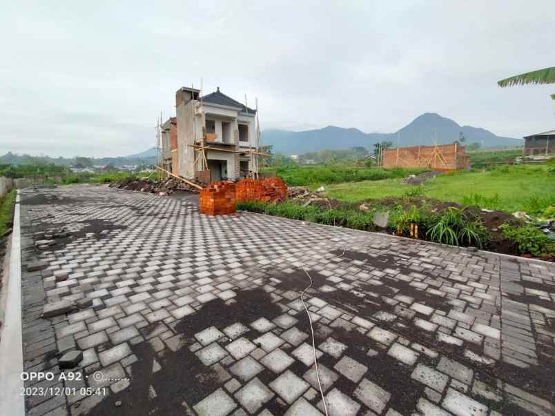 rumah villa modern minimalis kota batu