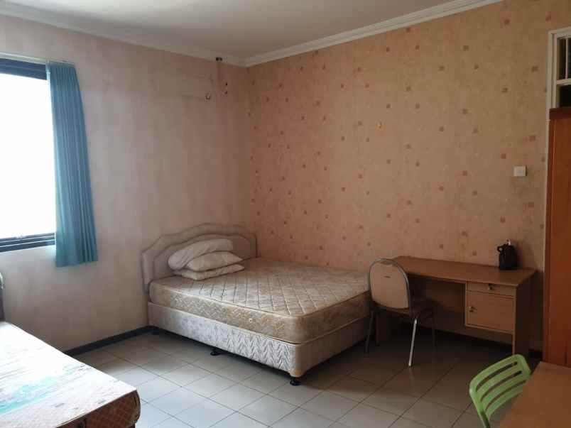 rumah villa sentra raya citraland surabaya