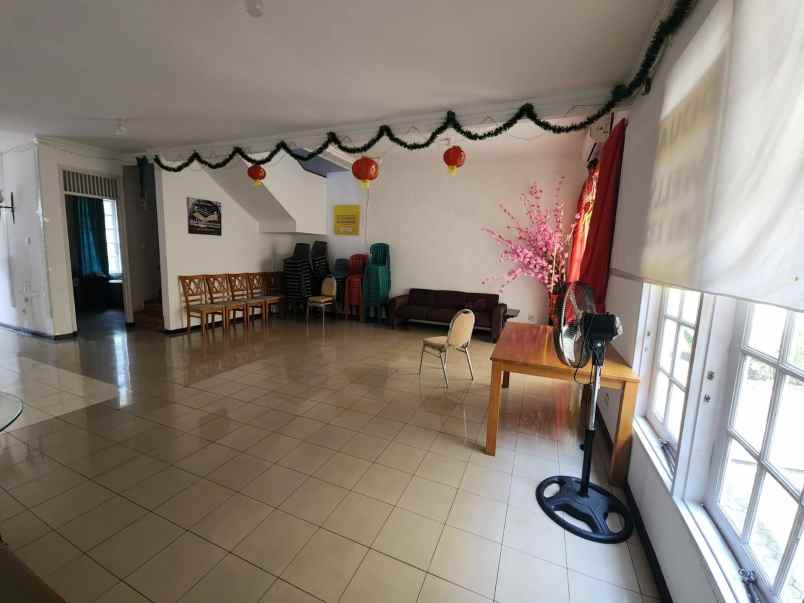 rumah villa sentra raya citraland surabaya