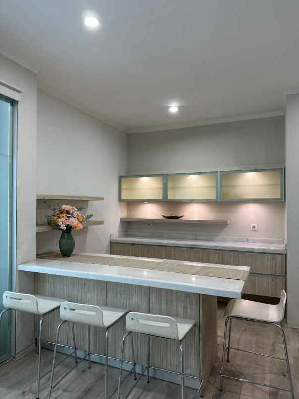 vue ciputra world lantai 32 siap huni full furnish