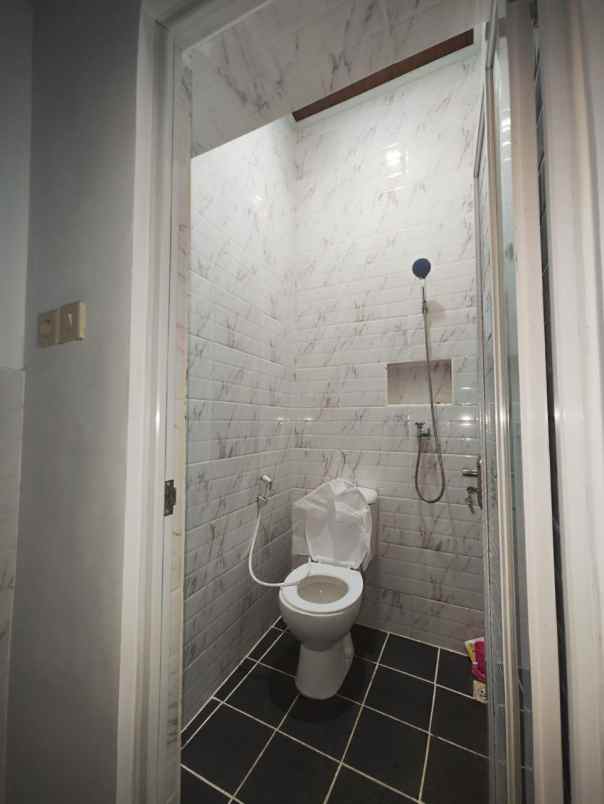 cluster eksklusif pinggir jalan raya gas alam depok