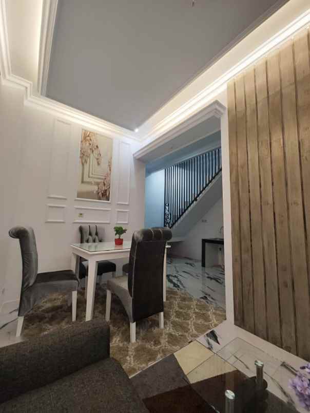 cluster eksklusif pinggir jalan raya gas alam depok