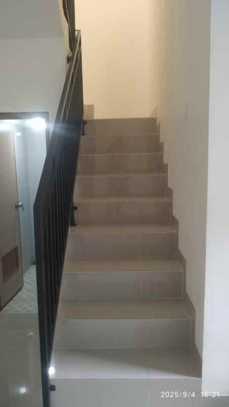 cluster mewah siap huni dekat stasiun krl bekasi timur