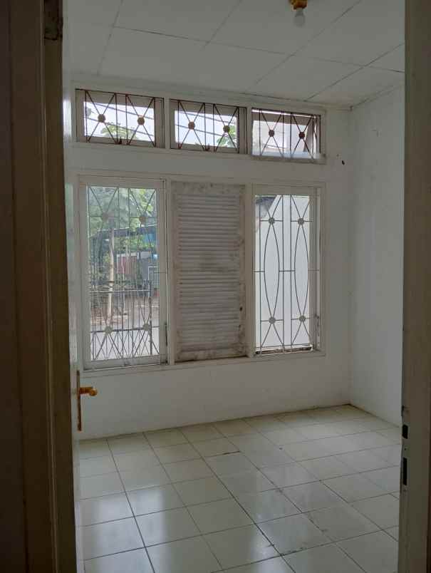 dijual cepat rumah graha raya dekat alam sutera