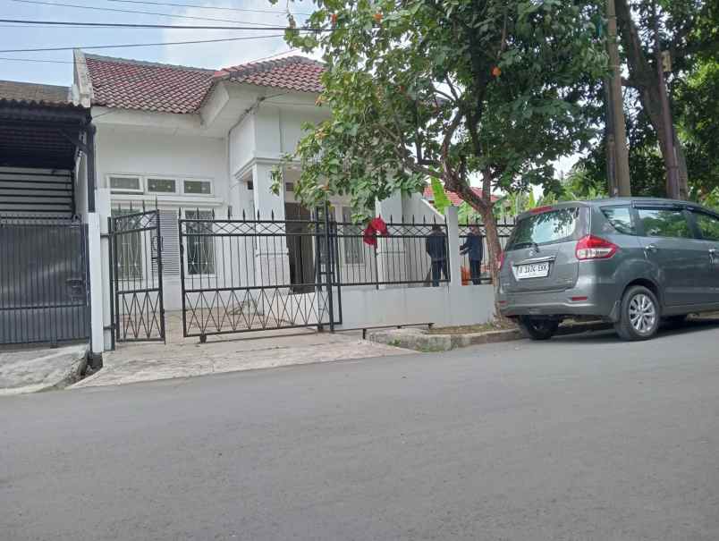 dijual cepat rumah graha raya dekat alam sutera