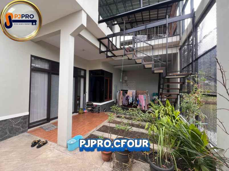 dijual cepat villa dengan view cantik asri di cipanas