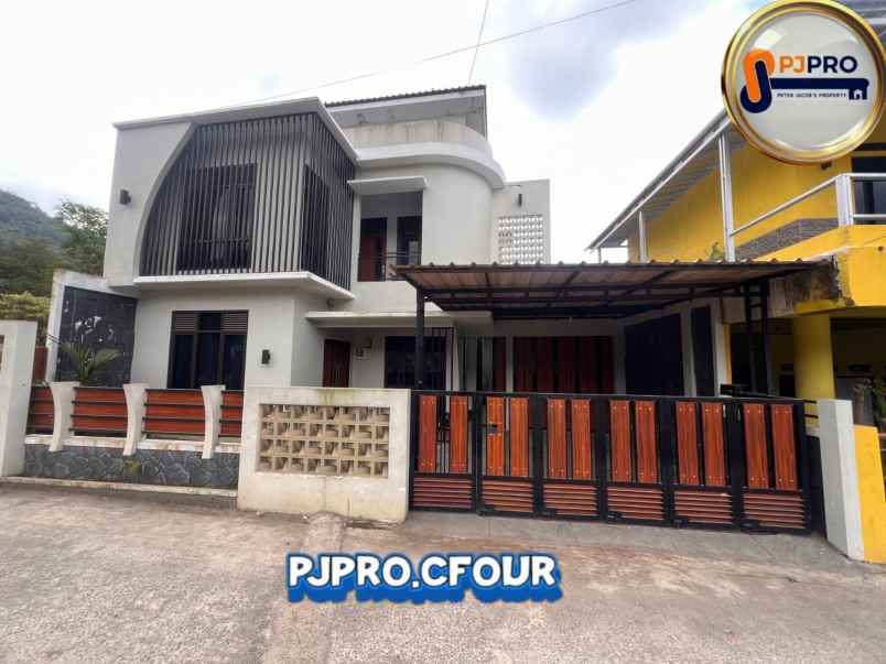 dijual cepat villa dengan view cantik asri di cipanas