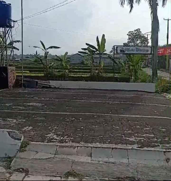 dijual kedai kopi dan resto masih aktif dan ramai