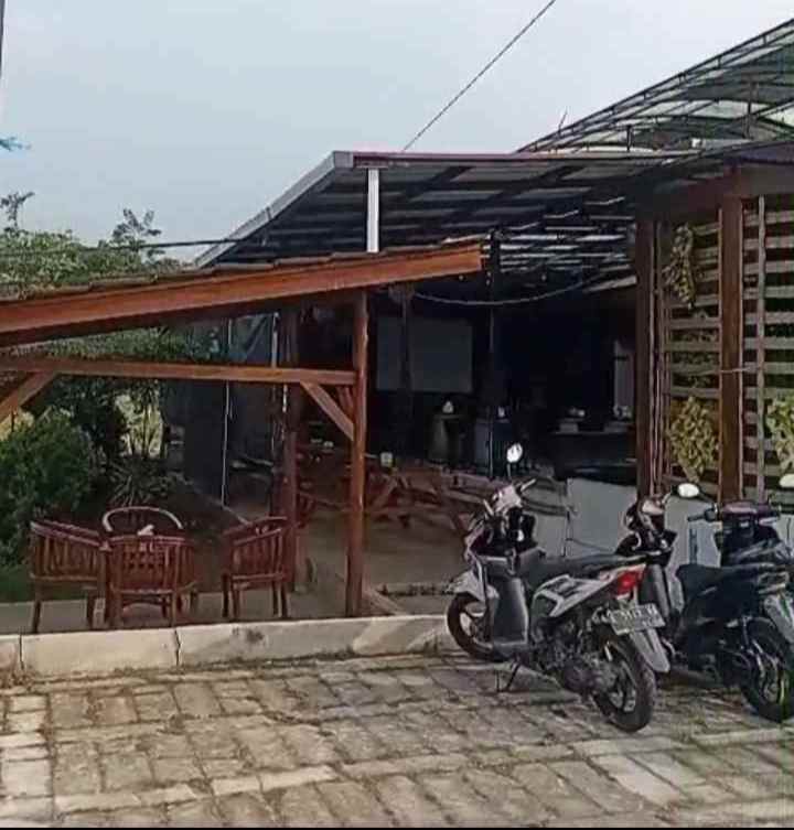 dijual kedai kopi dan resto masih aktif dan ramai