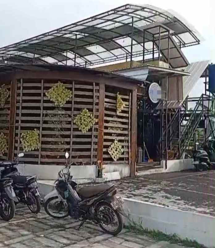 dijual kedai kopi dan resto masih aktif dan ramai