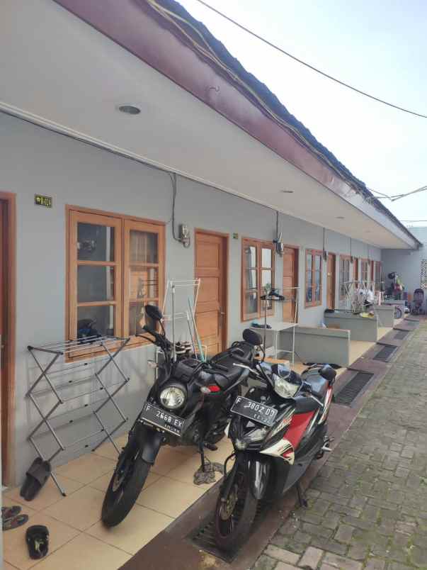 dijual kost jl benda barat