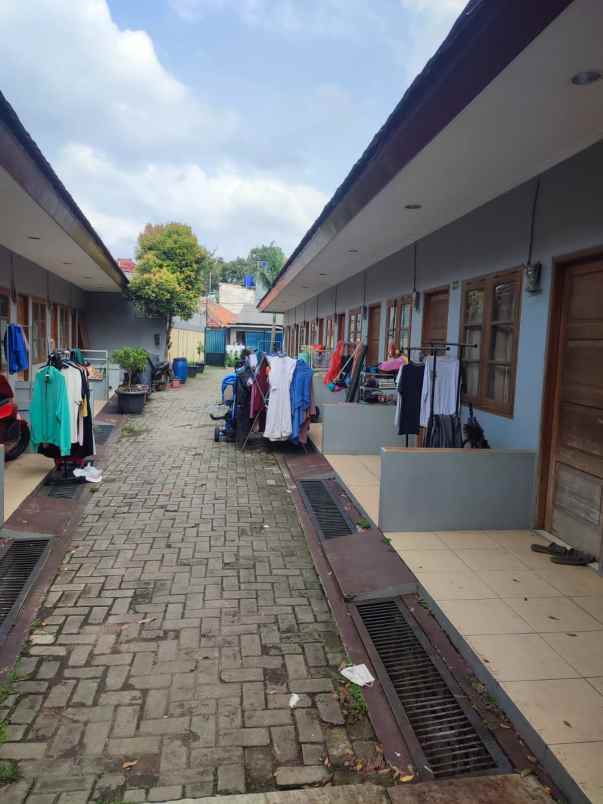 dijual kost jl benda barat