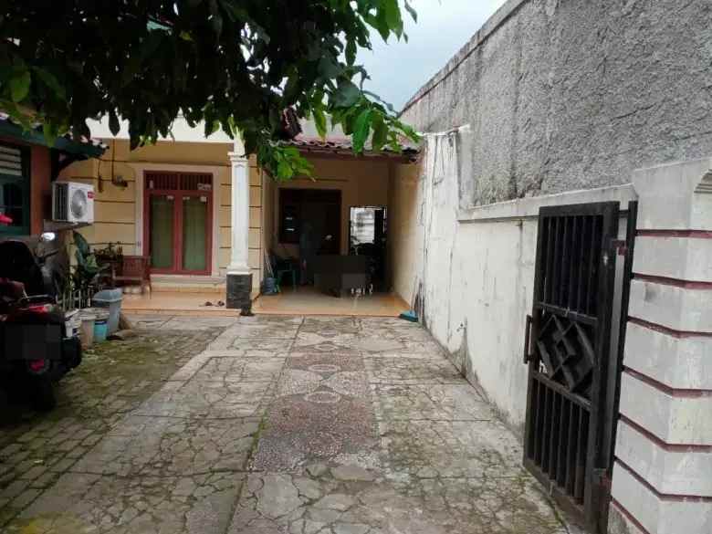 dijual kost pondok kacang barat