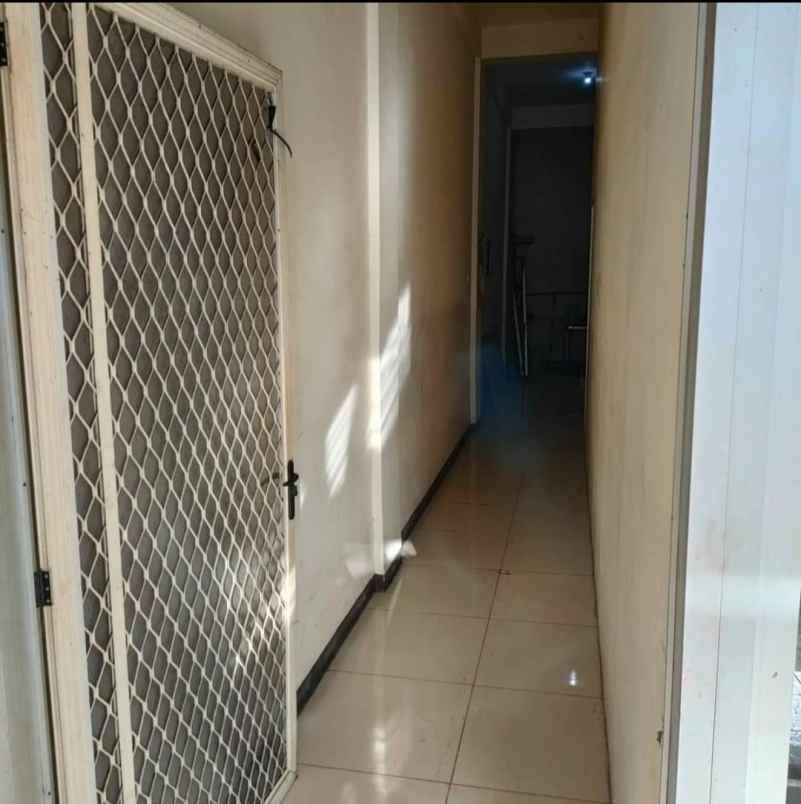 dijual ruko 3 lantai di raya kalijudan