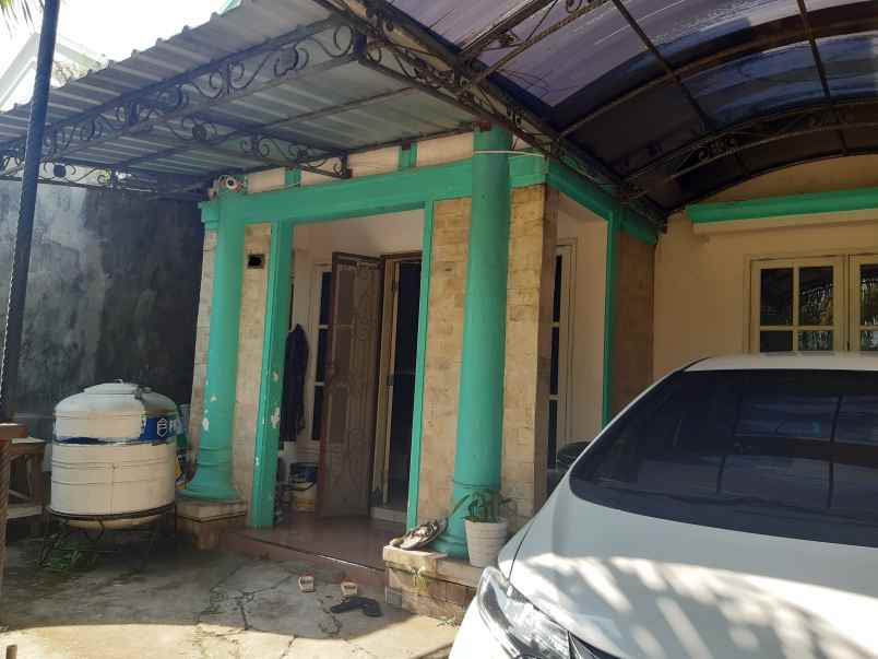 dijual rumah 2 lantai di dekat roxy jember