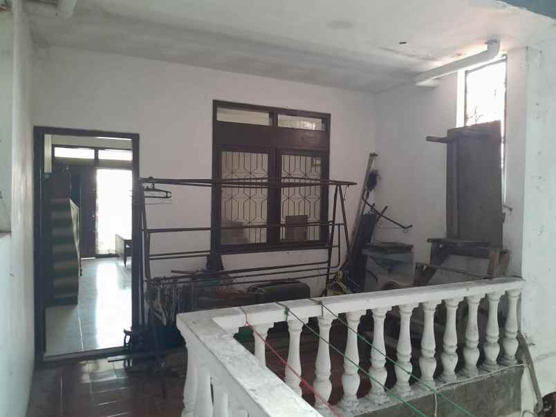 dijual rumah 2 lantai ketintang selatan surabaya