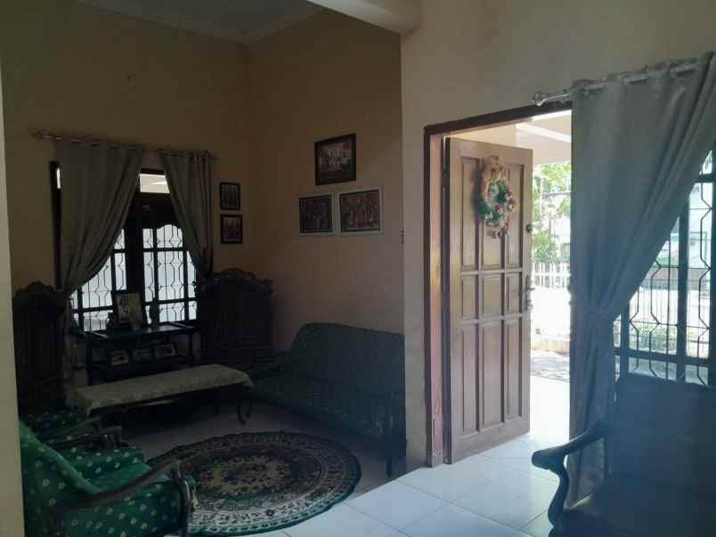 dijual rumah 2 lantai ketintang selatan surabaya