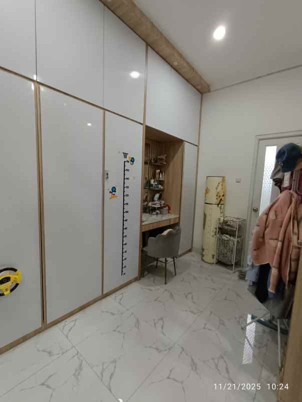 dijual rumah 3 lantai kelapa gading