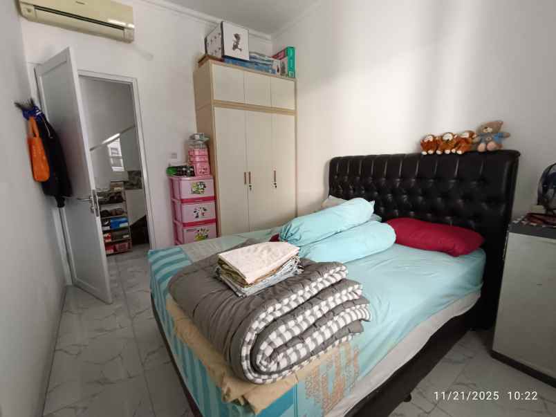 dijual rumah 3 lantai kelapa gading