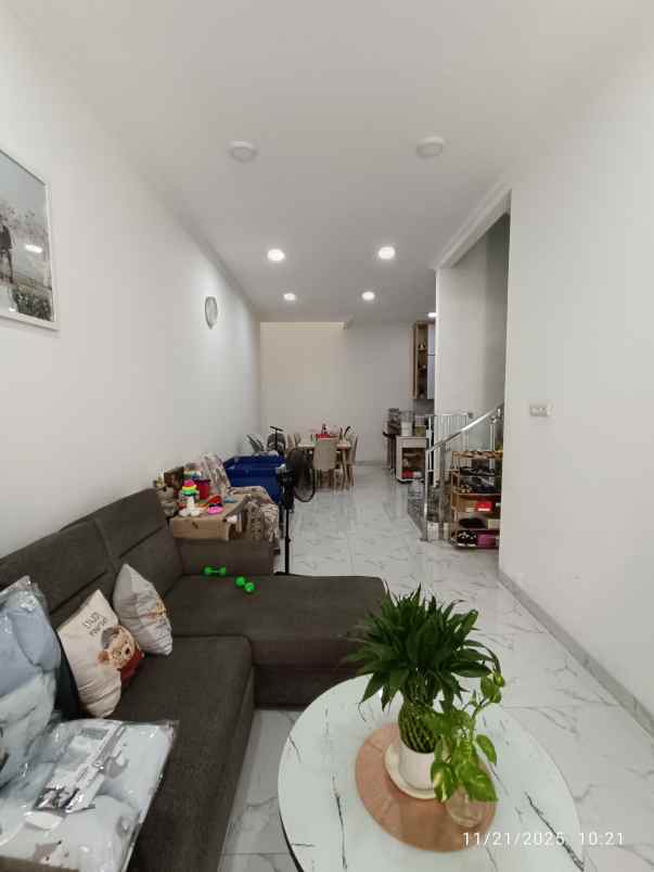 dijual rumah 3 lantai kelapa gading