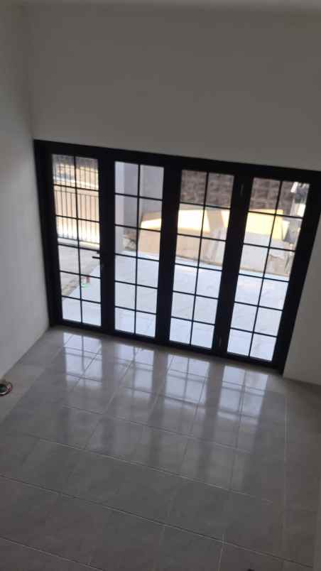 dijual rumah american clasic dekat stasiun depok baru