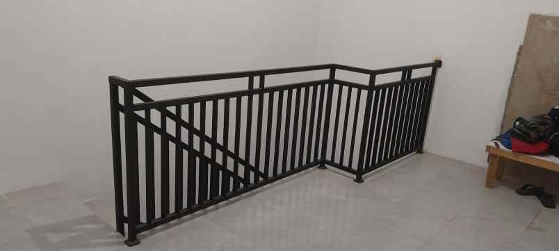 dijual rumah american clasic dekat stasiun depok baru