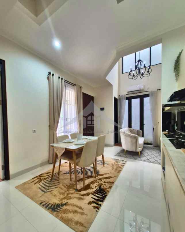 dijual rumah american classic di beji depok