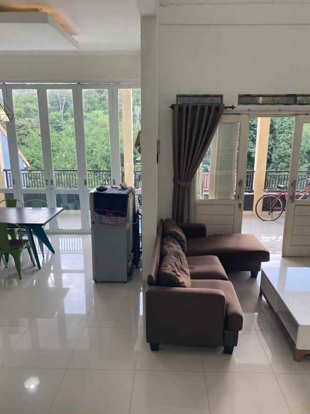 dijual rumah awiligar