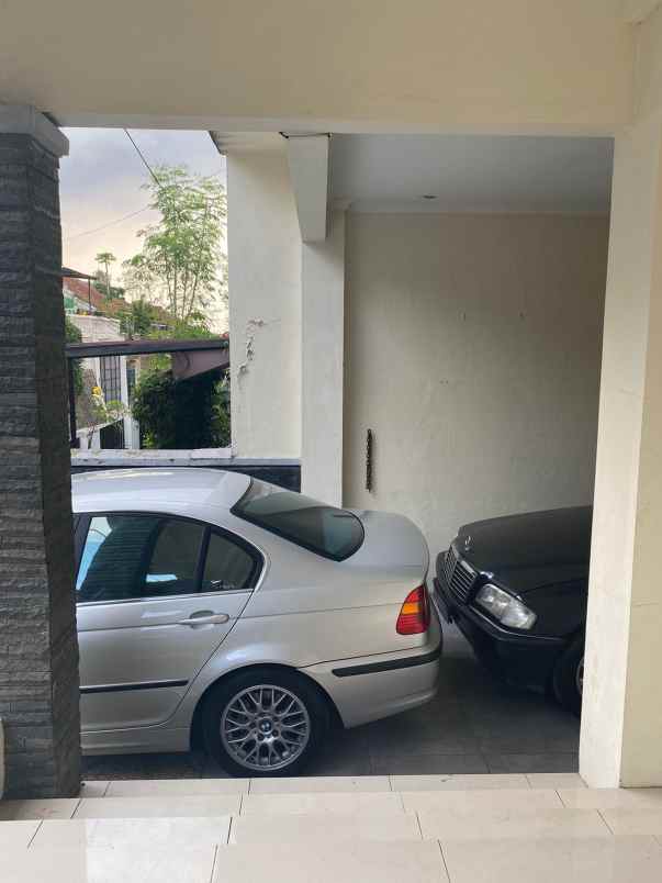 dijual rumah awiligar