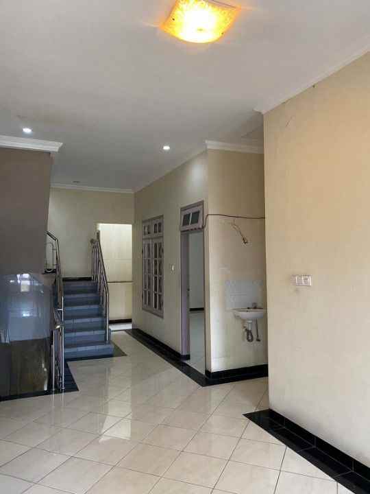 dijual rumah babatan pantai