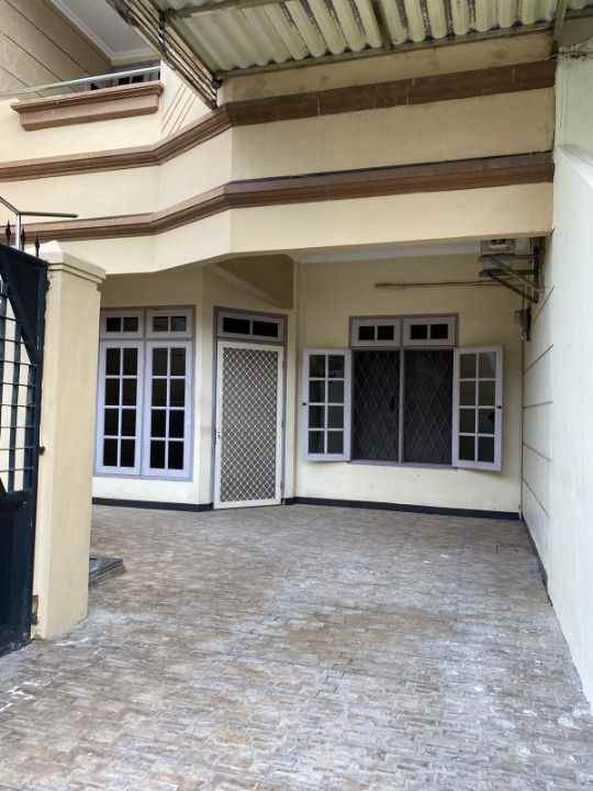dijual rumah babatan pantai