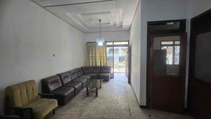 dijual rumah babatan pantai