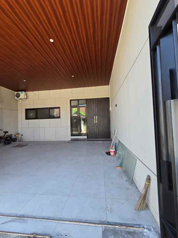dijual rumah babatan pantai