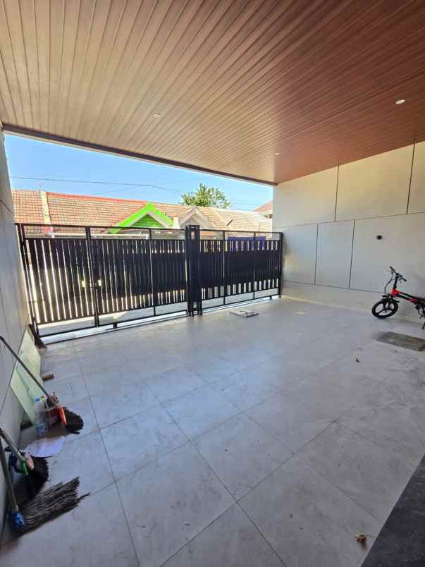 dijual rumah babatan pantai