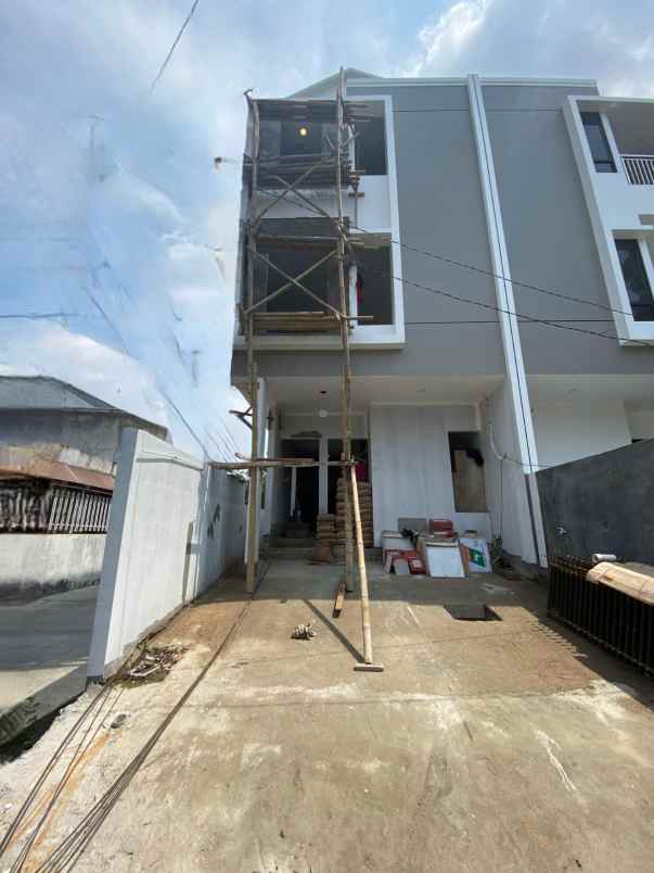 dijual rumah baru di green ville dekat tanjung duren