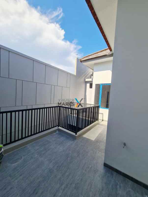 dijual rumah baru gress di manyar kertoadi galaxy mall