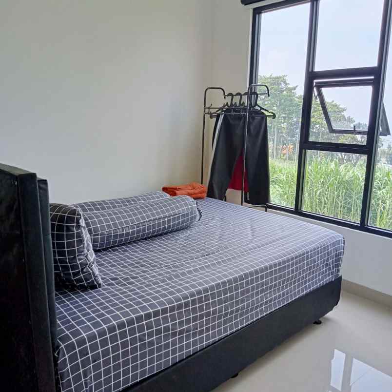 dijual rumah botanical view residence