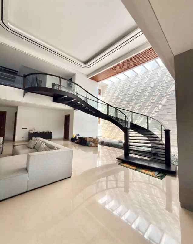 dijual rumah bukit darmo golf