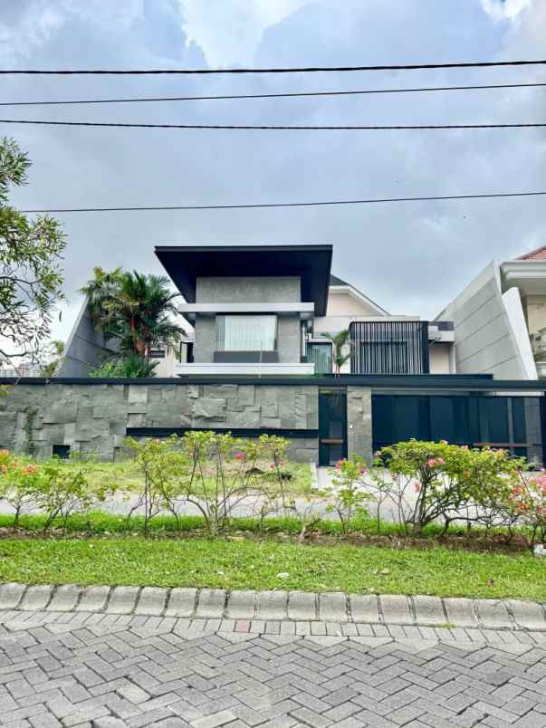 dijual rumah bukit darmo golf