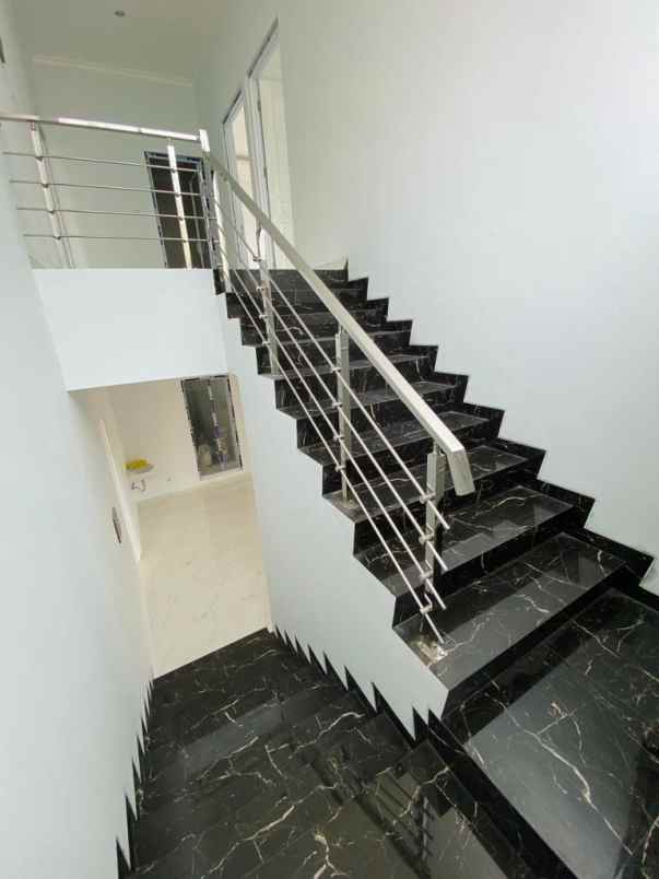 dijual rumah citraland bukit palma