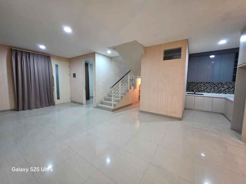 dijual rumah citraland greenlake